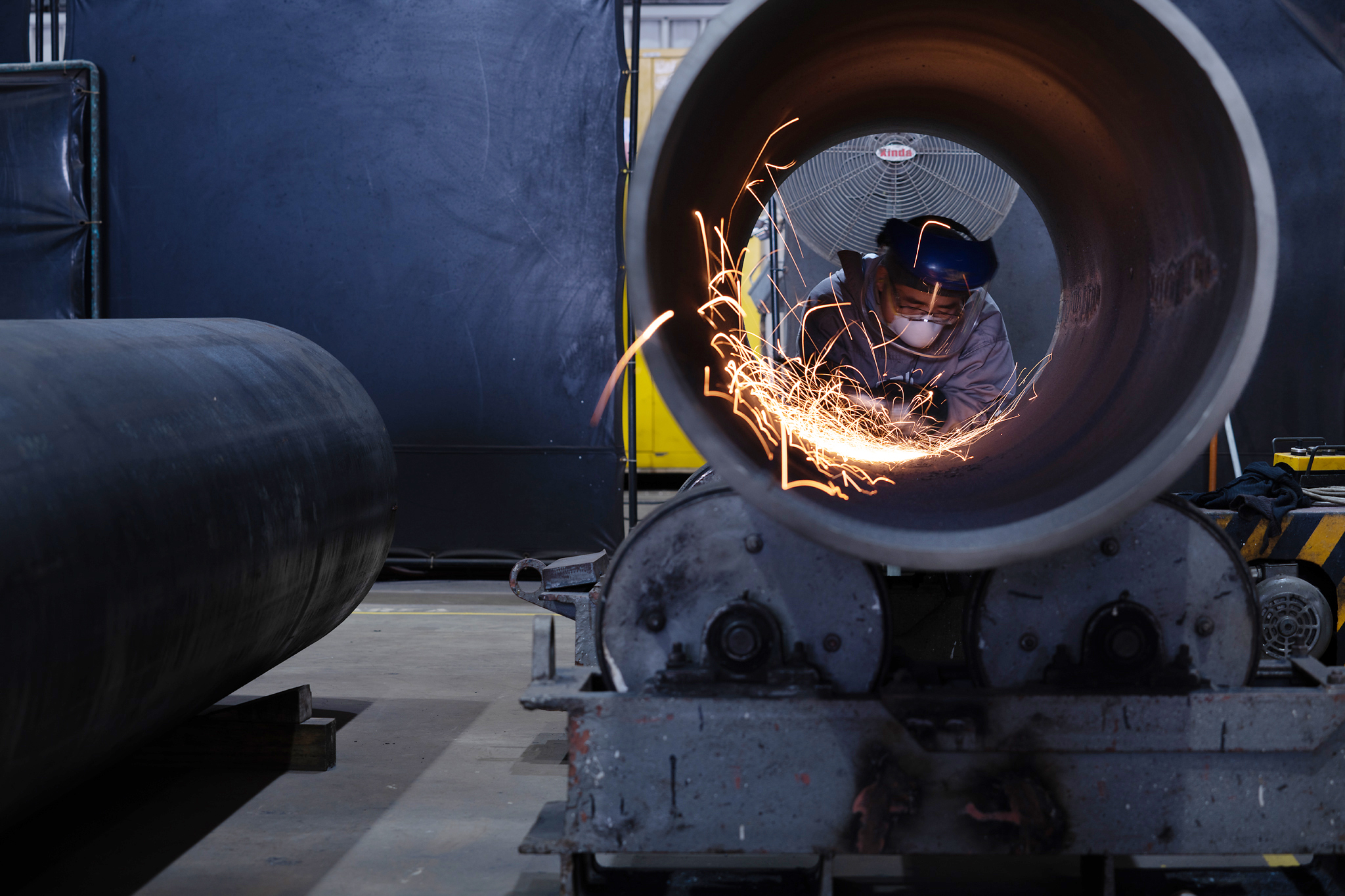 Sparks from grinding inside cylindrical component